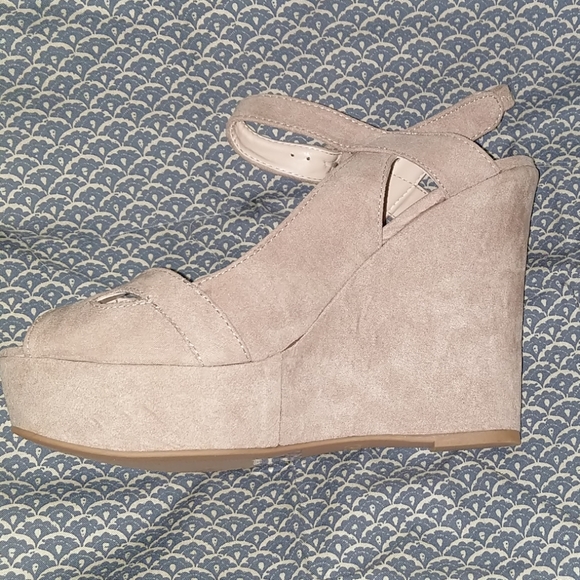 Clemance Strappy Sandal in Taupe - Picture 2 of 6